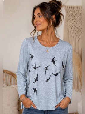 Moffi seagull motif design.  Alternate embellished bird, size Small, $35